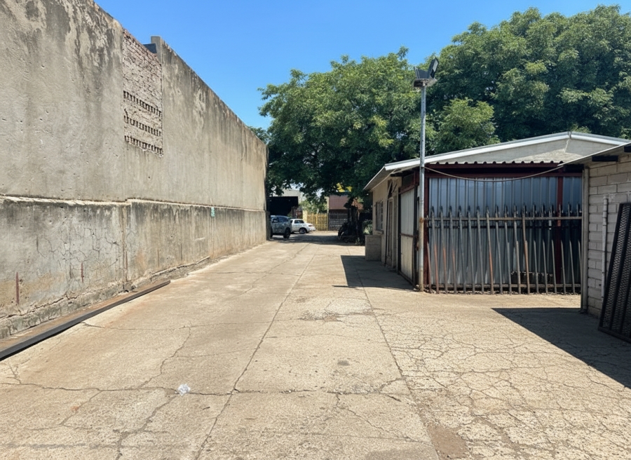 To Let commercial Property for Rent in Oos Einde North West